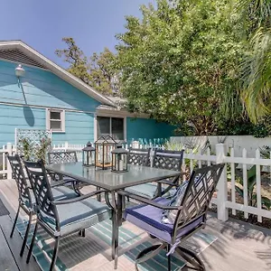 Rare- Downtown 2 Bedroom! Family Friendly! Apartment